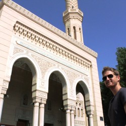 Davanti alla moschea