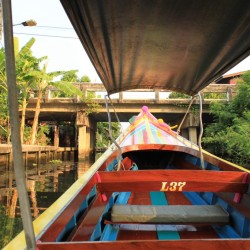 In barca lungo il khlong