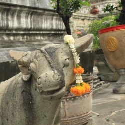 Una statua al Wat Arun