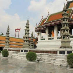 Wat Suthat e altalena gigante